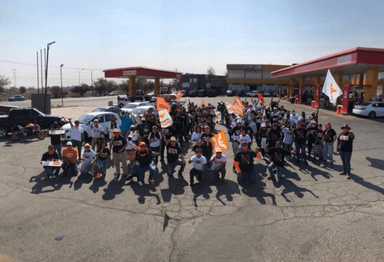 Brigada de Movimiento Ciudadano en gasolinera.